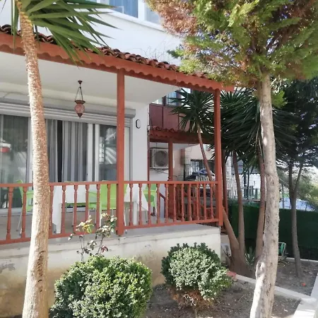 Denize Kenarinda Konforlu Villa Kusadası