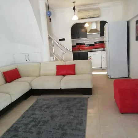 Denize Kenarinda Konforlu Villa Kusadasi