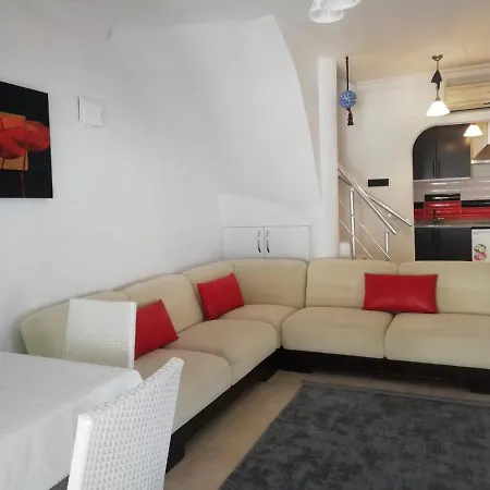 Denize Kenarinda Konforlu Villa