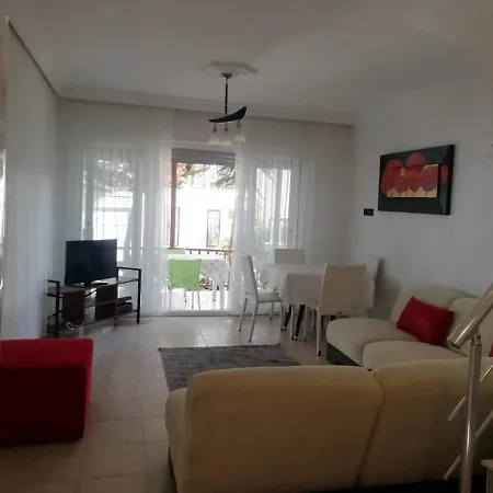 Denize Kenarinda Konforlu Villa Vila